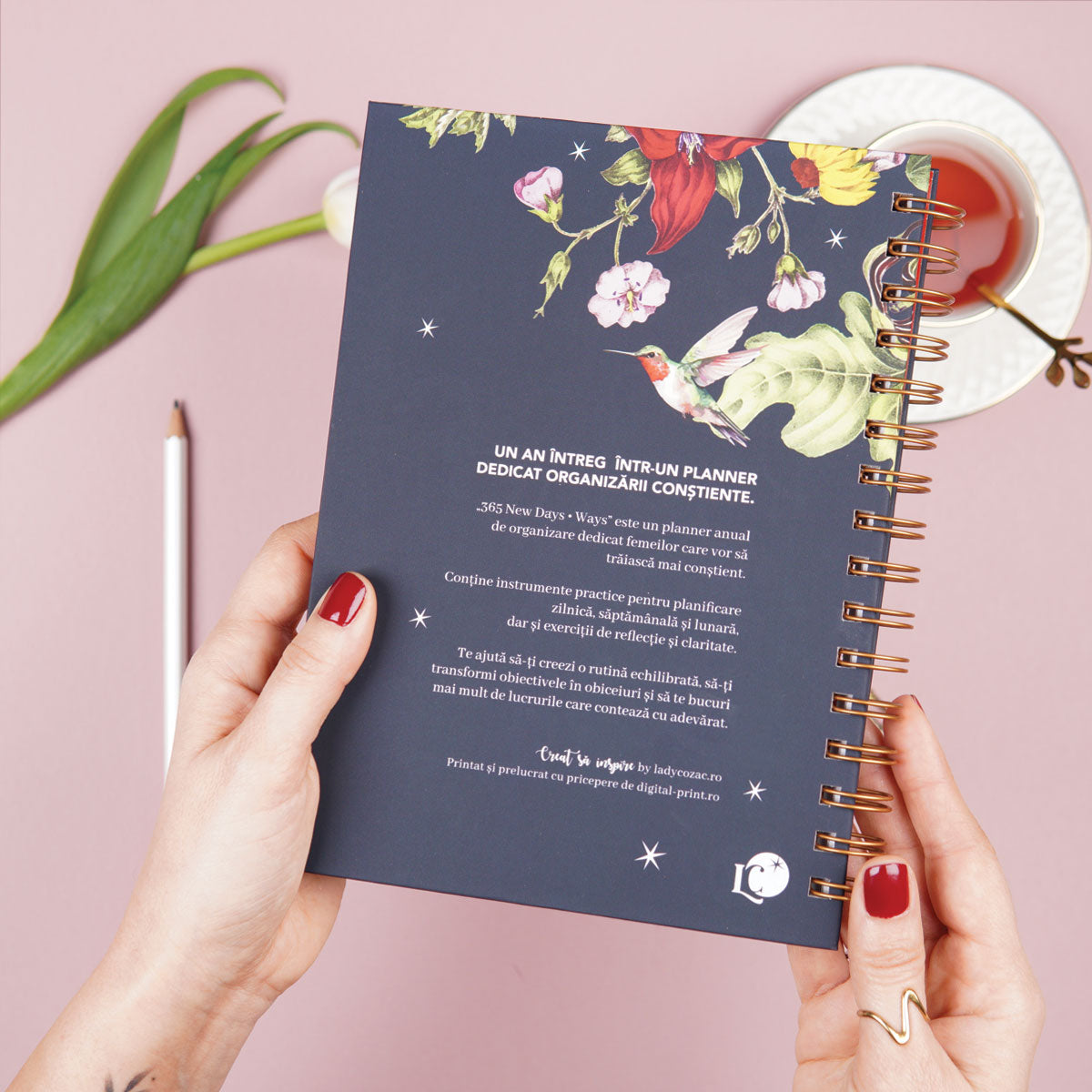 Planner anual nedatat pentru organizare și claritate coperta spate