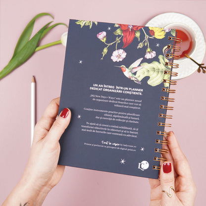 Planner anual nedatat pentru organizare și claritate coperta spate