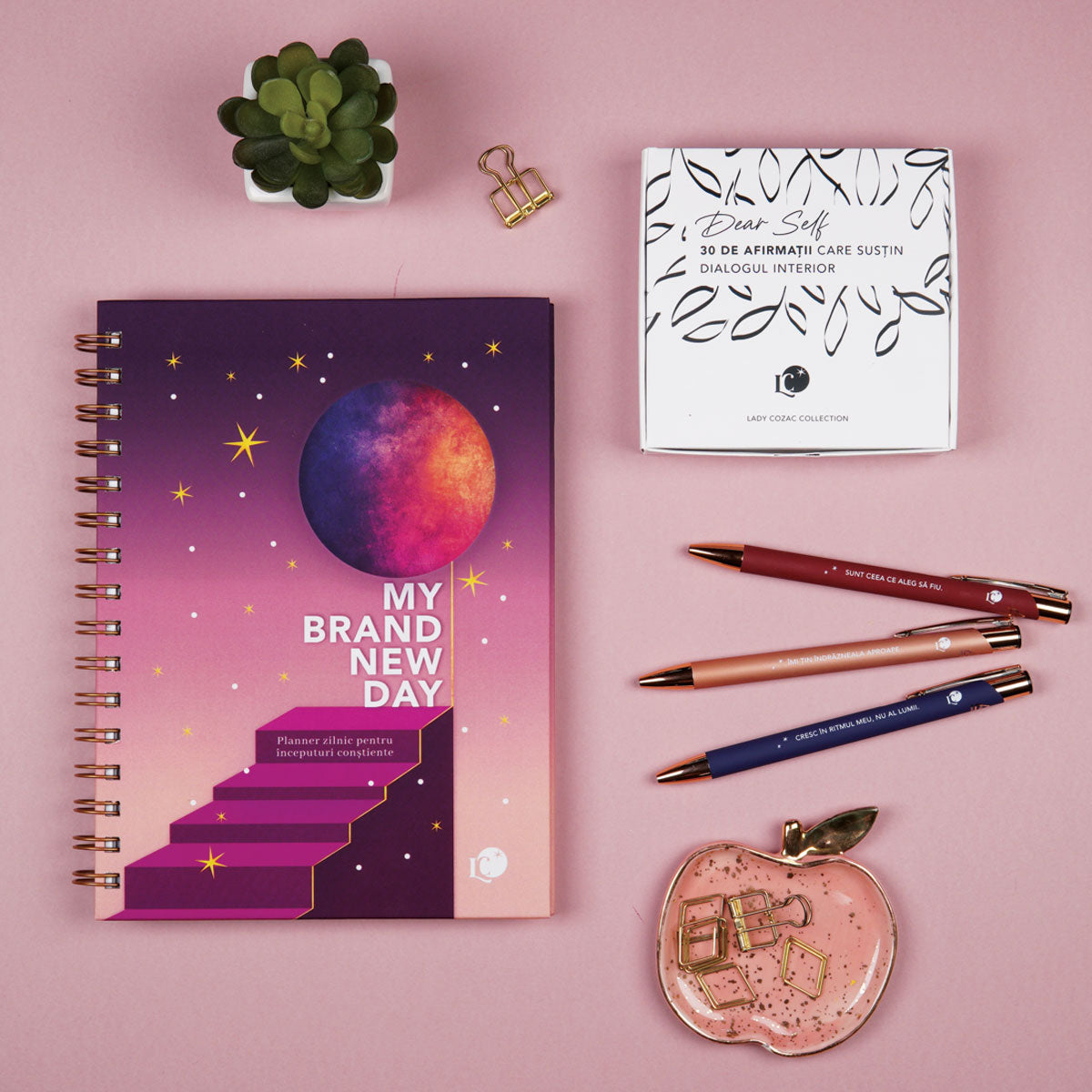 Set pentru claritate cadou pentru femei contine 5 produse de organizare